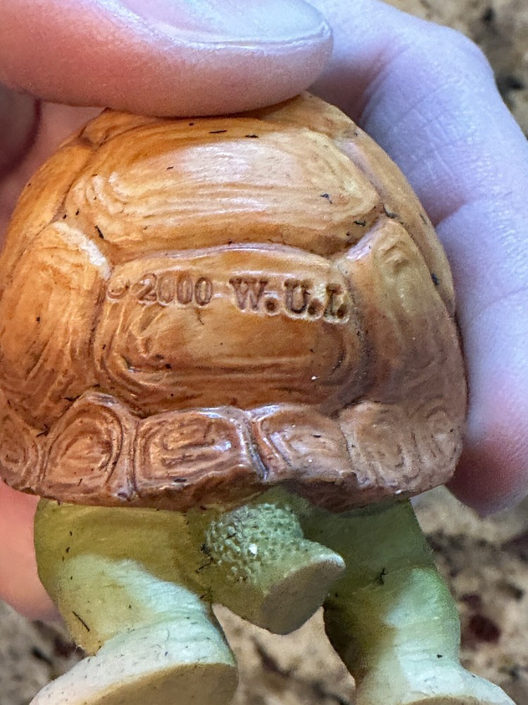 2000 W. U. I. RESIN TURTLE FIGURINE