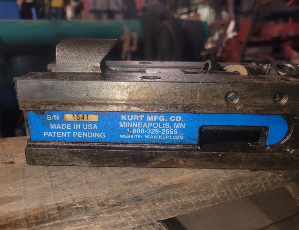 Kurt DL430 4'' Double Locking Machine Vise (Missing Parts)