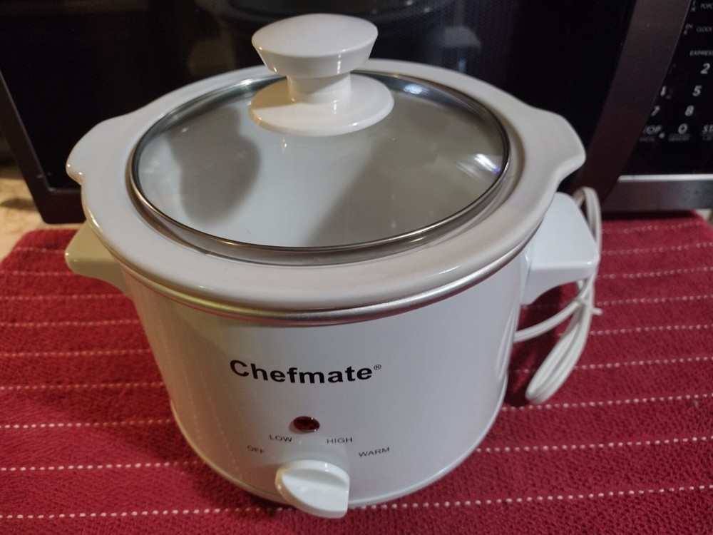 Chefmate 1.5 Quart Slow Cooker Mini White Ceramic 3 Settings