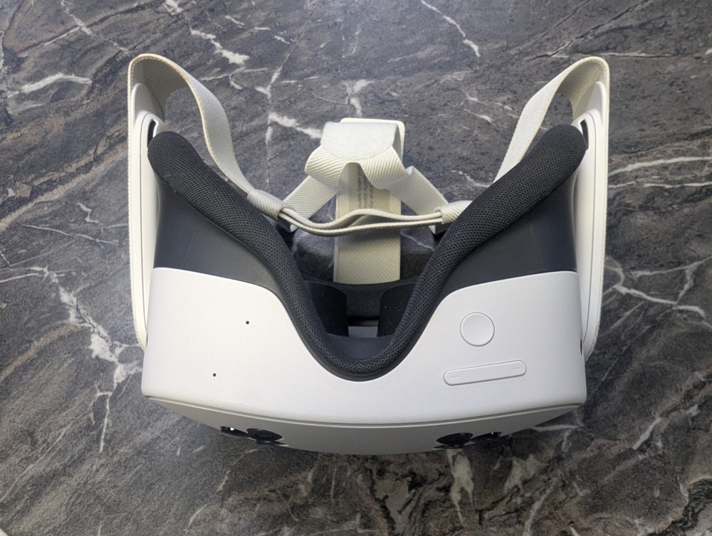 Meta Oculus Quest 3S - 128GB VR Headset with Controllers