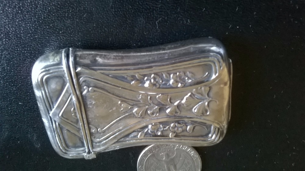 BEAUTIFUL ANTIQUE STERLING SILVER MATCH SAFE VESTA CASE