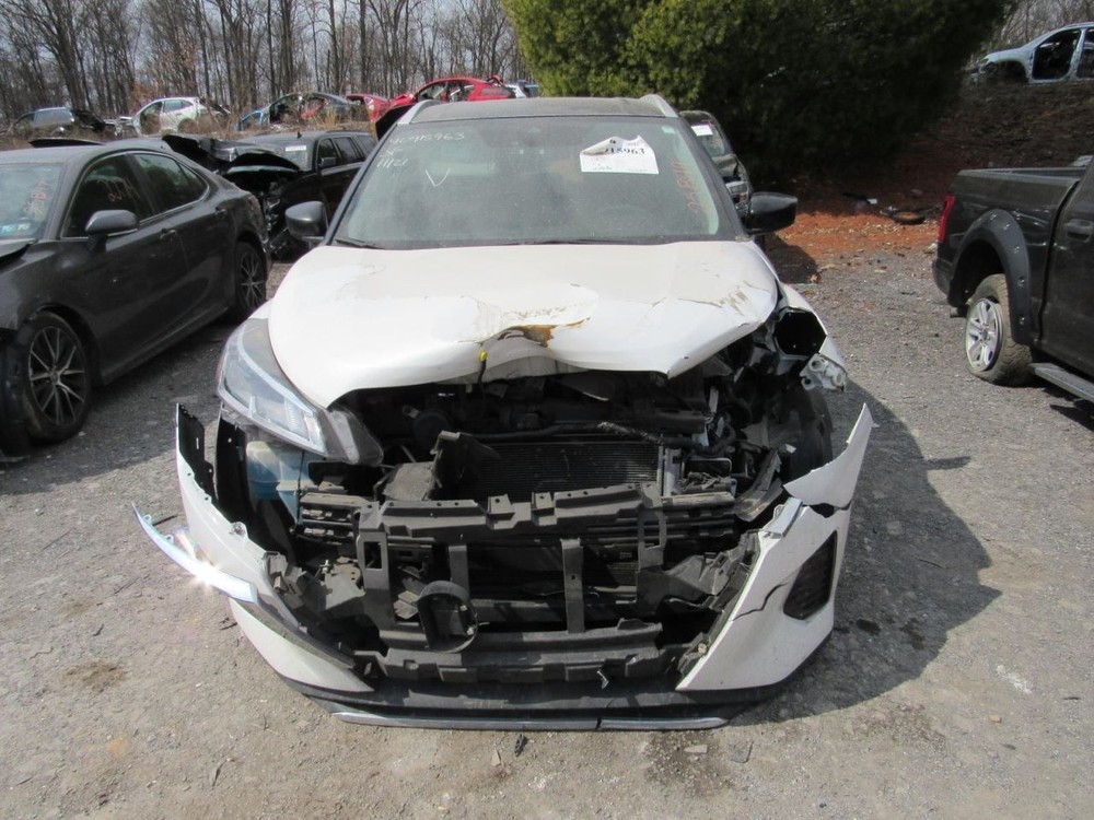 KICKS 2021 Glove Box 1031098