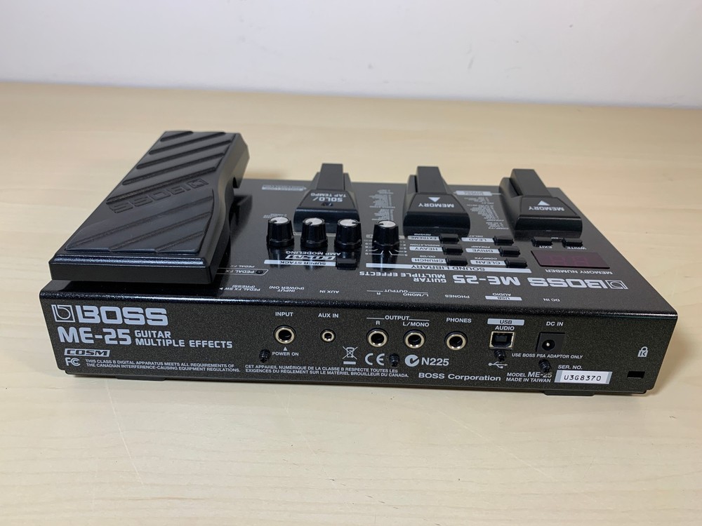 BOSS ME-25 Guitar Multi-Effects Processor w/ box + Inst Cable + 9v Power Adaptor