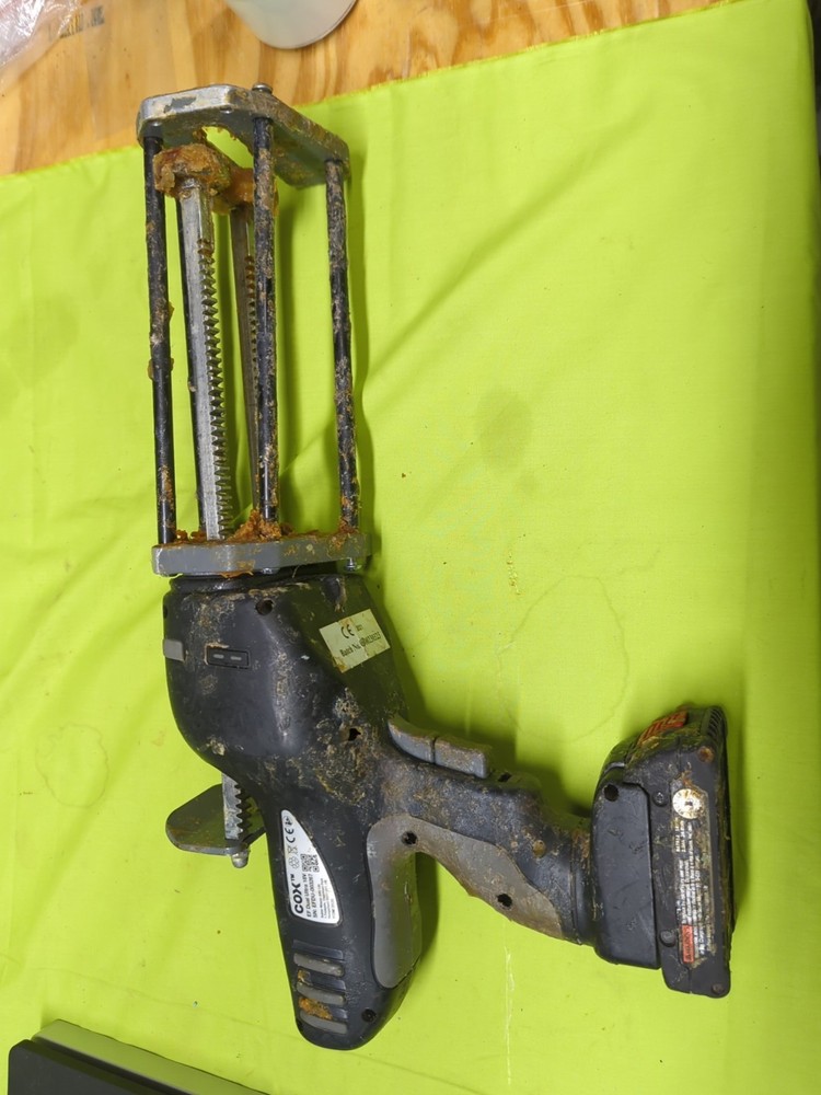 COX EF Dual Ultra Epoxy Applicator: 18V Battery
