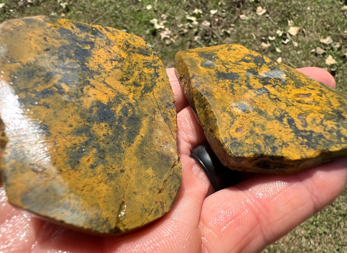 Gold/Green Moss Agate with dark agate lines - ready for cabbing - 108g