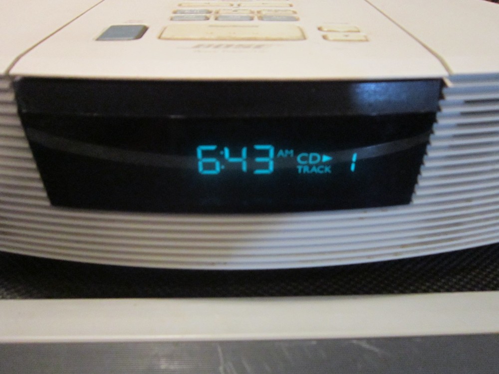 BOSE WAVE RADIO & CD Player White (READ DESCRIPTION)