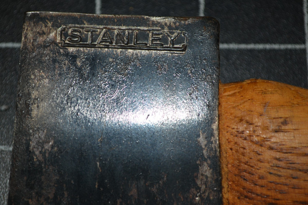 STANLEY - #59-200 - 1 1/4# - CAMP HATCHET