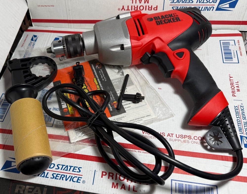 BLACK & DECKER  1/2" HEAVY DUTY VSR DRILL DRIVER  MODEL DR501  DR-501
