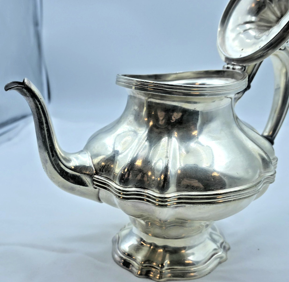Mid-Century Silver Plate Teapot – Elegant Vintage Serveware
