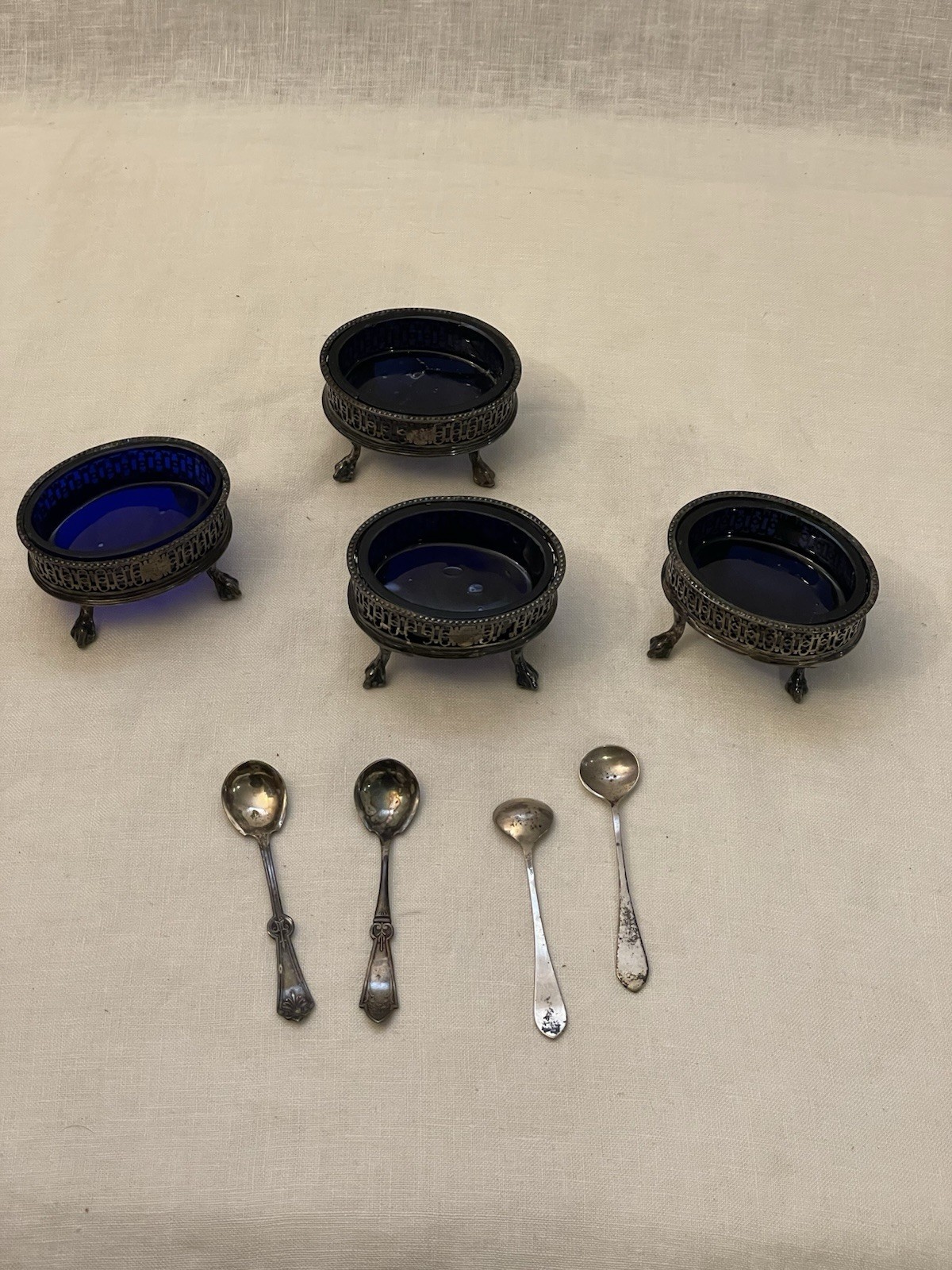 4 Victorian Sterling Silver Colbalt Salt Cellars with spoons (2 Stlg) 156g .925