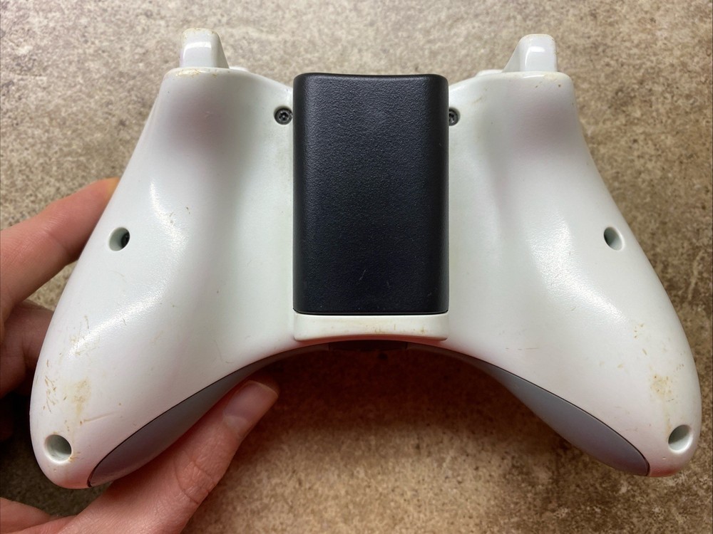 Official Microsoft Xbox 360 White Wireless Controller OEM w/THUMB COVERS!