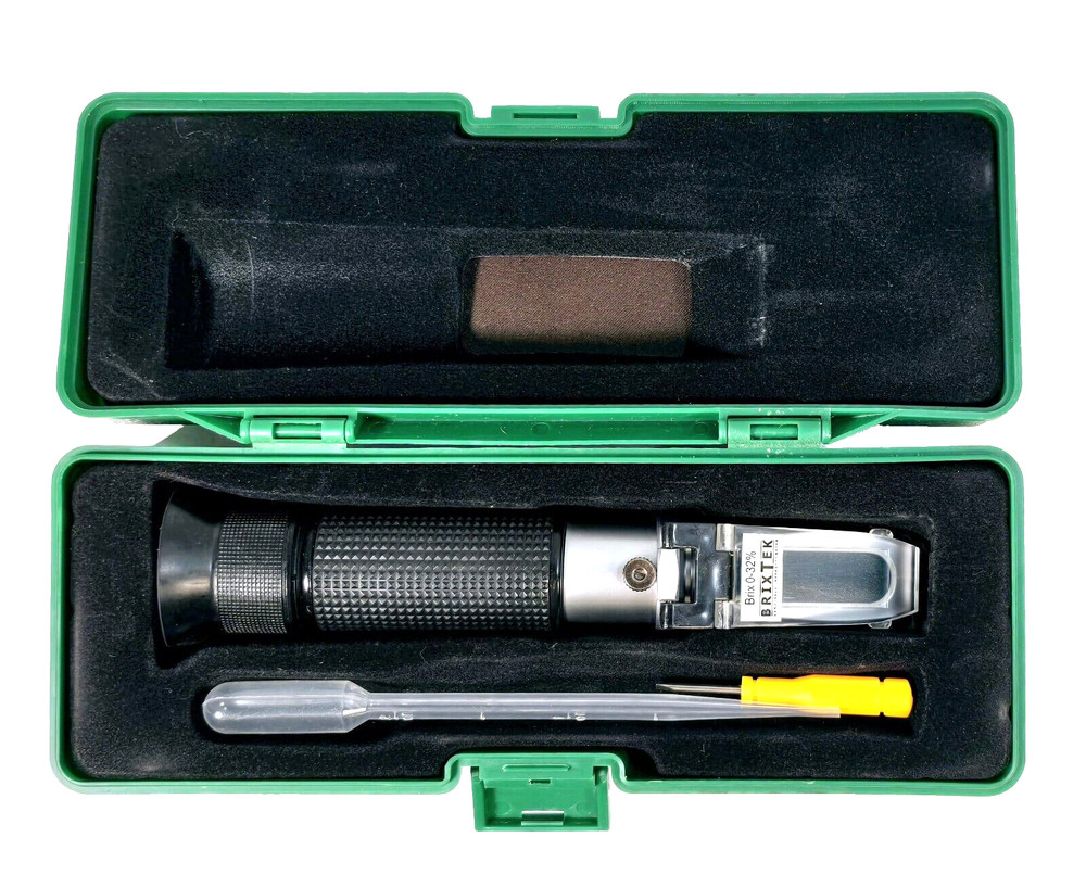BrixTek Brix 0-32% Hand-Held Refractometer With Case