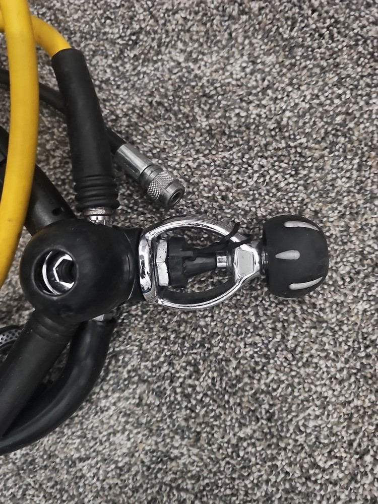 Mares Scuba Reg With Standard Octo And Dive Computer