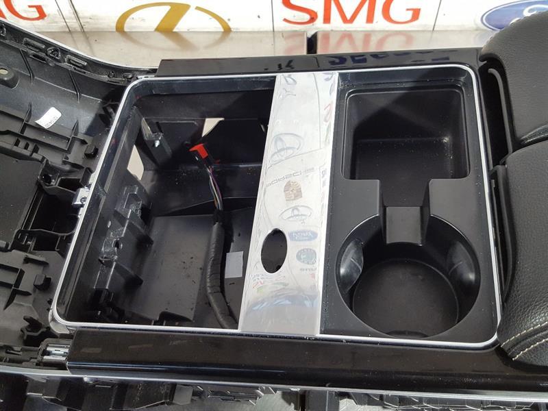 RANGE ROVER VELAR L560 CENTRE CONSOLE