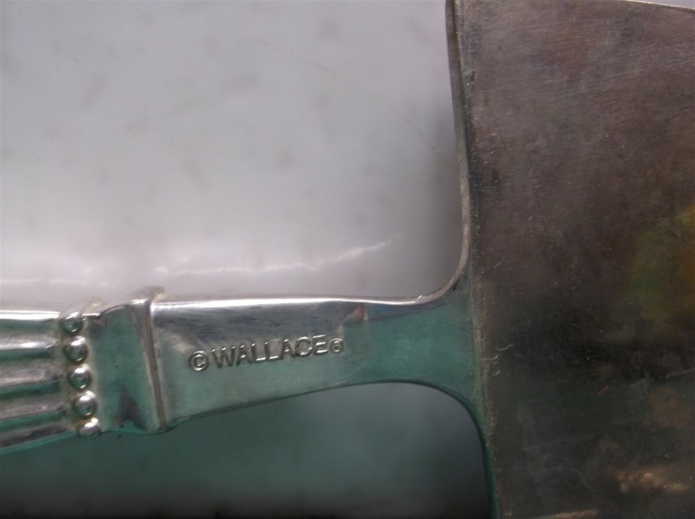 Wallace cake serving set