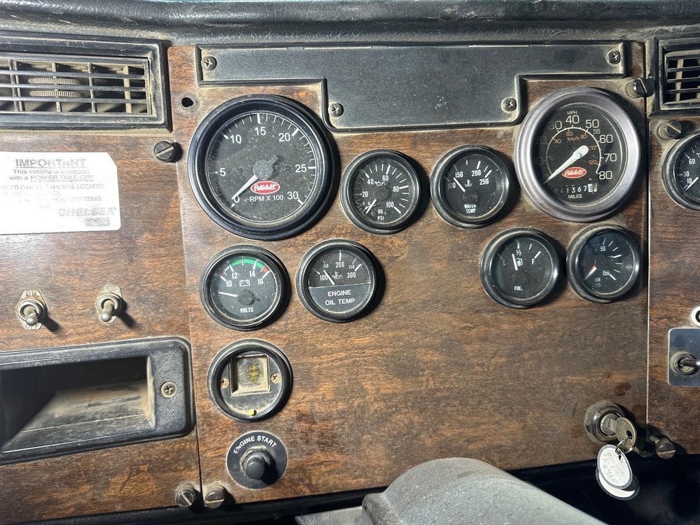 Peterbilt 377 Speedometer Instrument Cluster - Used