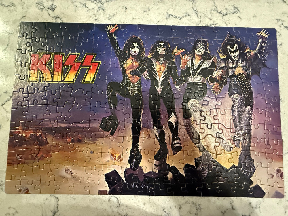 Kiss Puzzles
