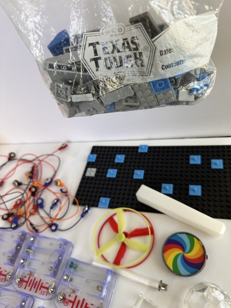 Electronic Snap Circuits Large LOT Elenco STEM Educational