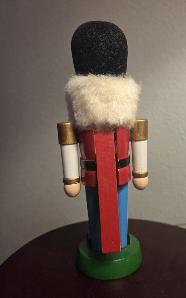 Nut Cracker