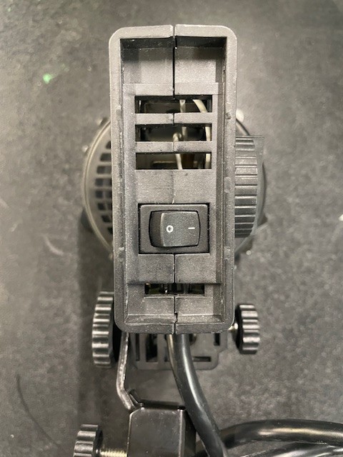 Lowel Pro Light with 1/2 Barn Doors needs bulb