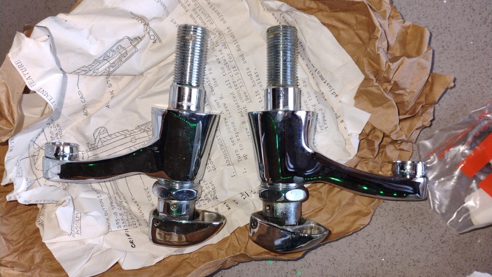 Chicago Faucet 335-E12