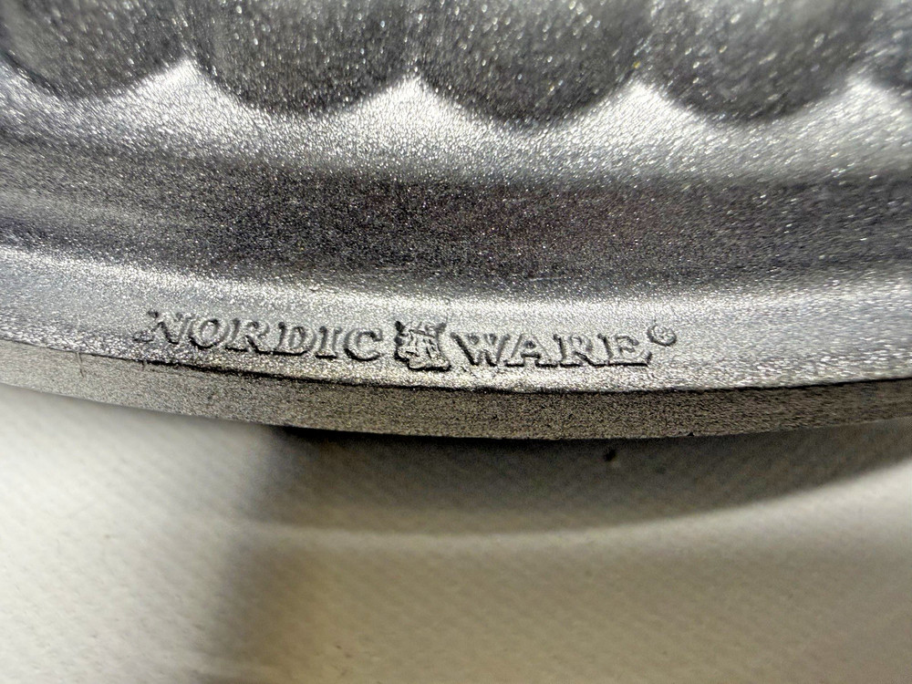 Nordic Ware Pine Bundt Pan 9 Cups Metallic