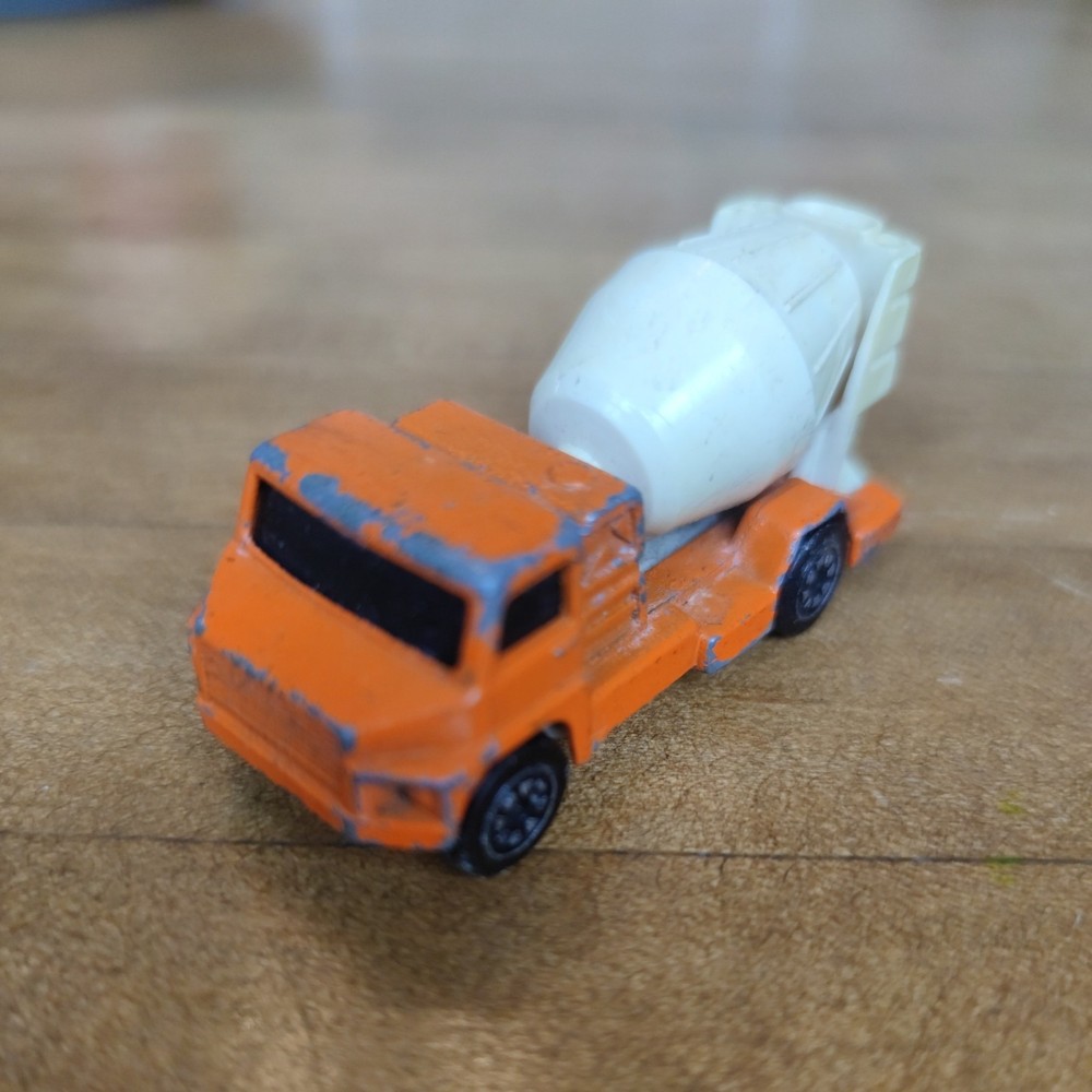 CORGI JUNIORS MOBILE CEMENT MIXER ORANGE WHITE DIECAST