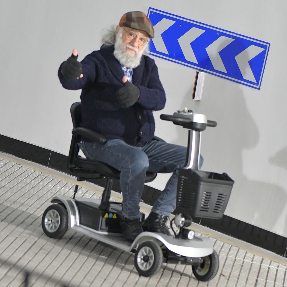 Electric mobility scooter suitable for elderly and disabled users 250W Motor