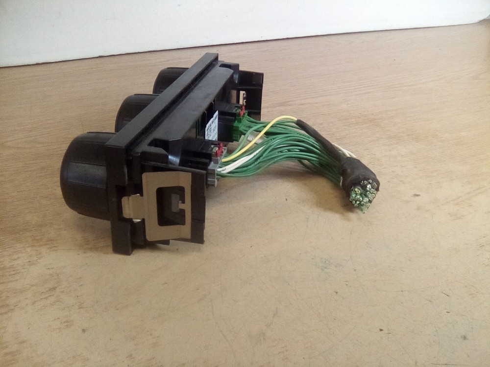 International LT 4100073C3 Climate Control