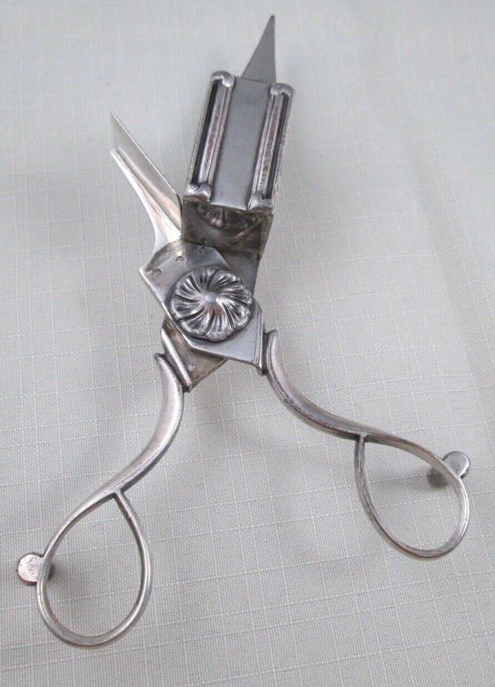 Victorian HALLMARKED Silver CANDLE Wick SNUFFER Excellent Condition FOOTED