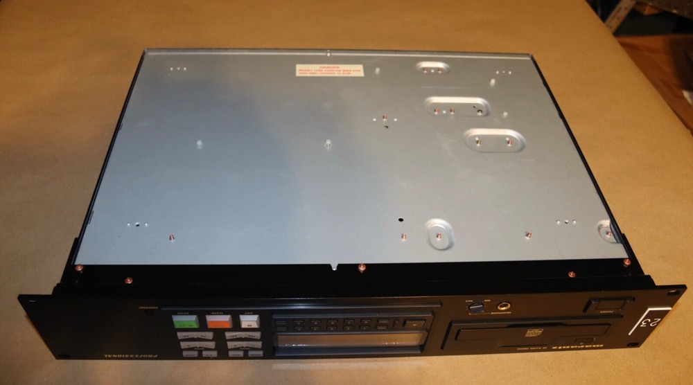 Marantz PMD330/U1B Professional CD Player. In Excellent Condition
