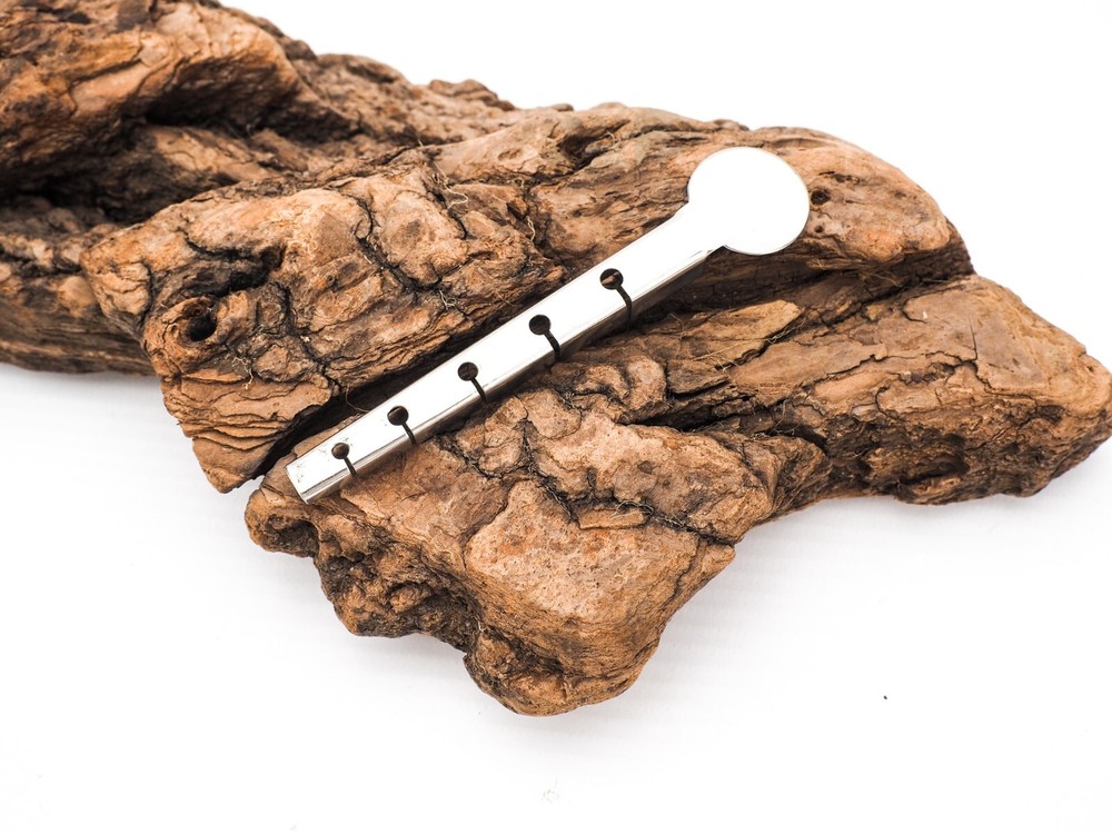 GOOD QUALITY FIVE HOLE HACKLE GUARD - FLY TYING TOOLS