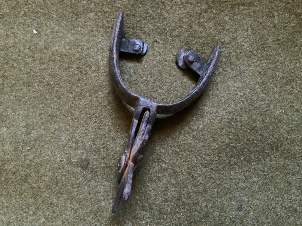ANTIQUE MEXICAN SPURS