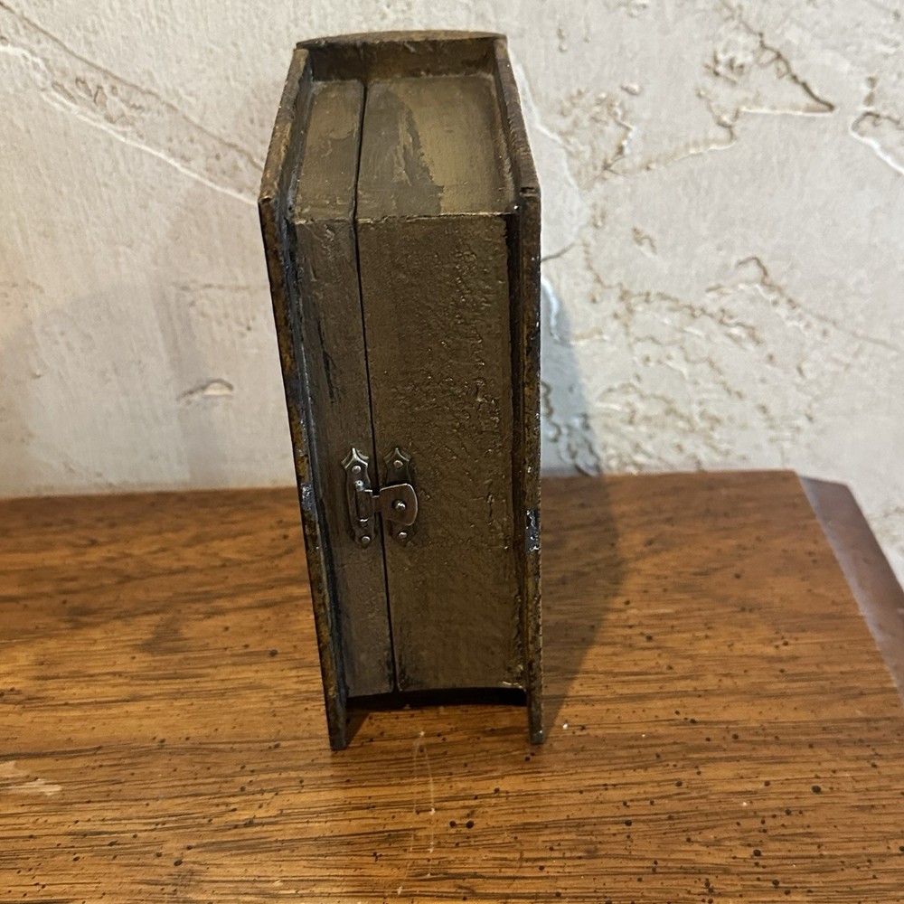 Treasure Island Table Clock Hollow Book Robert Louis Stevenson does not work