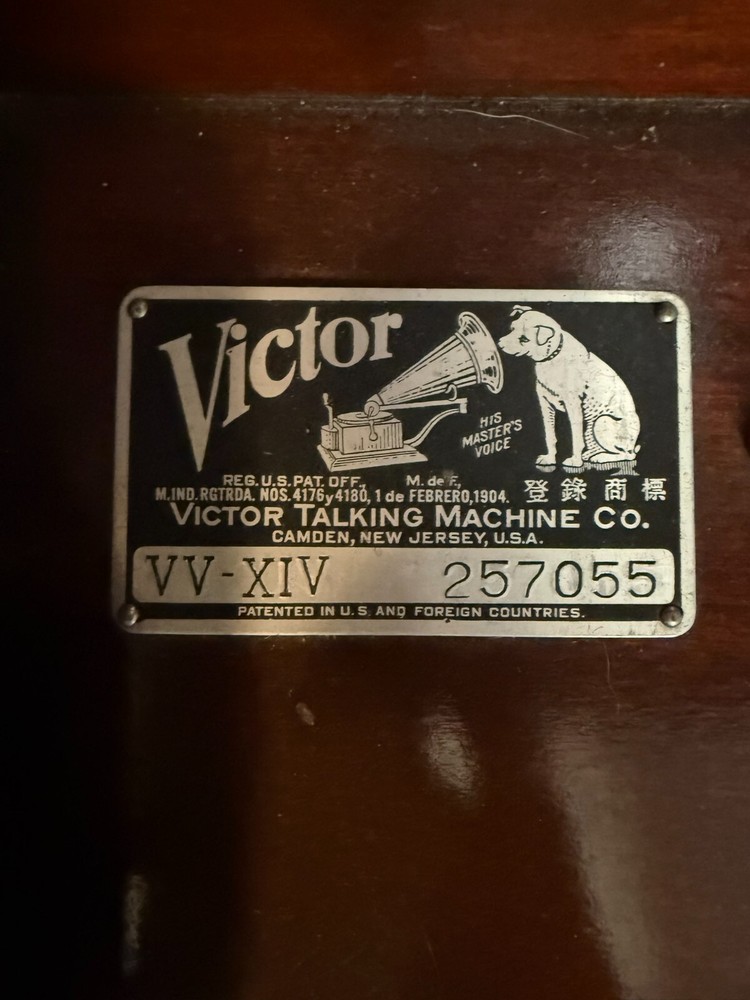 victor victrola talking machine (record player) VV-XIV