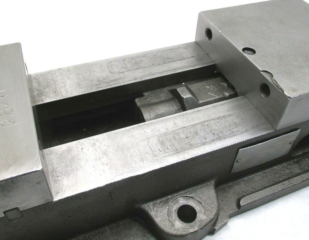 KURT ANGLOCK 6" MILLING MACHINE VISE - #D60