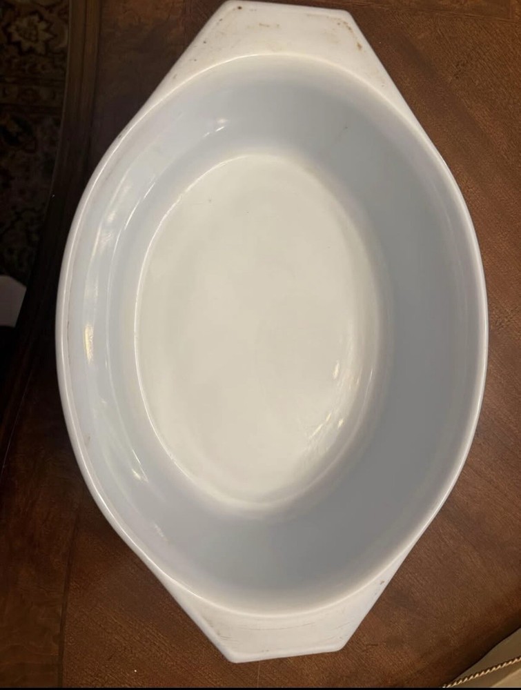 Pyrex Oval Casserole 2 1/2 Quart . No Lid