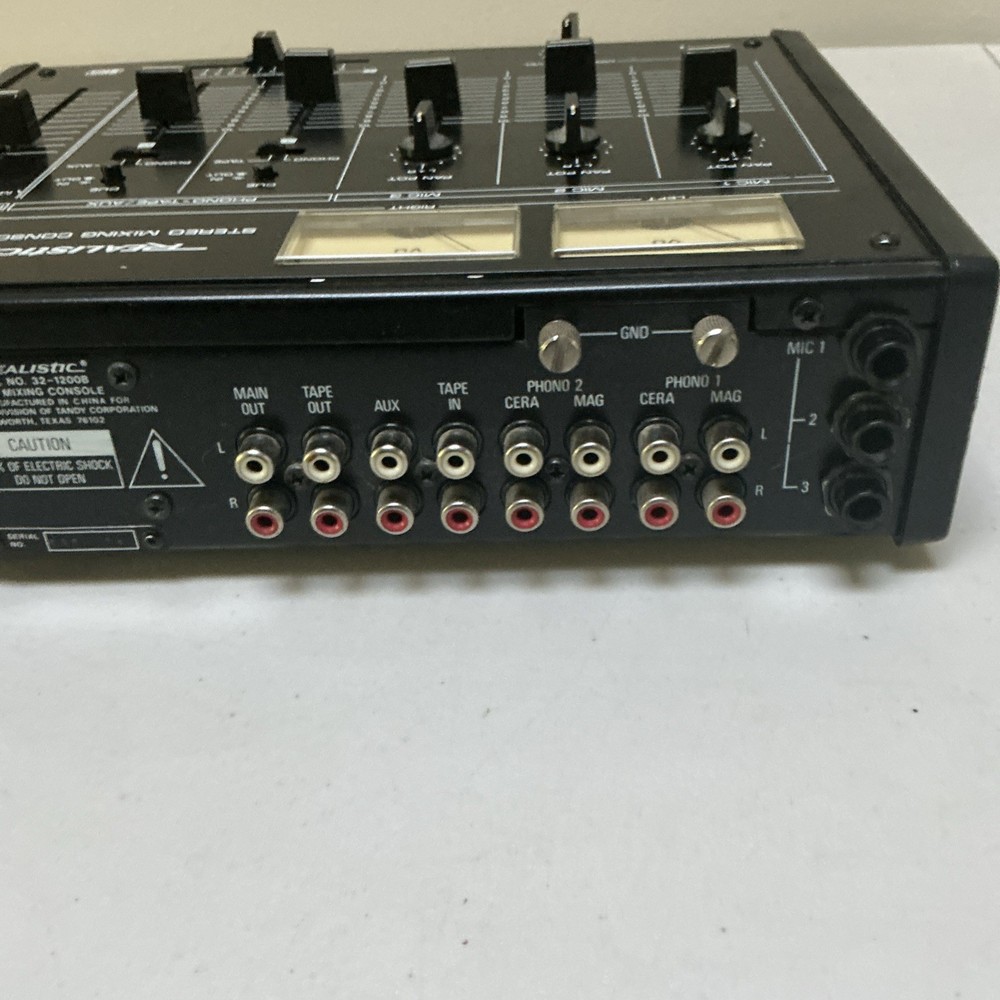 Realistic Stereo Mixing Console Model 32-1200B Vintage Clean
