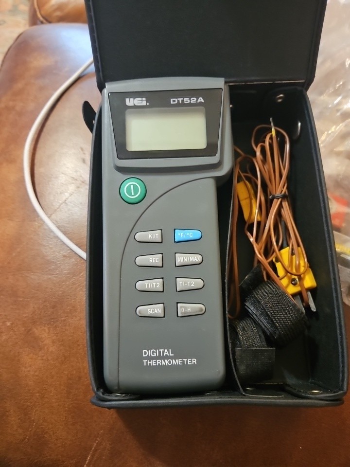 UEi DT52 Digital Thermometer W/Case - Working