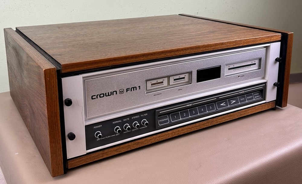 CROWN FM1 STEREO TUNER NICE
