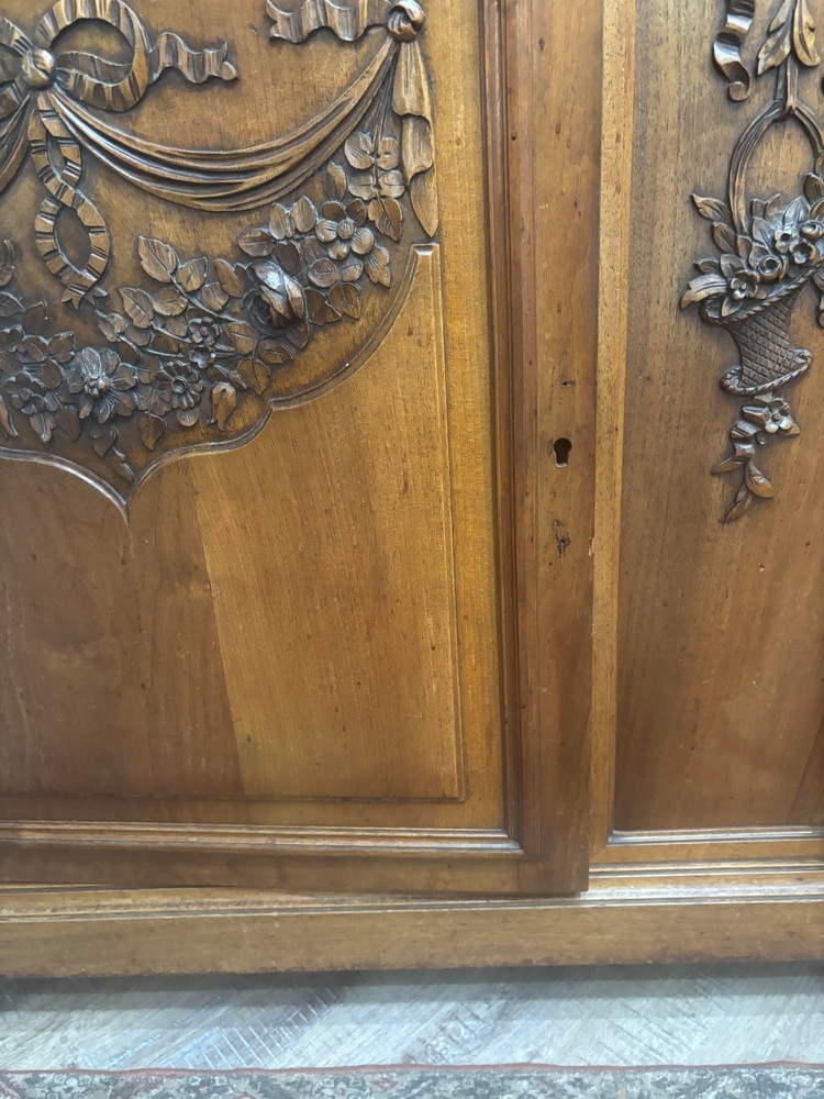 antique buffet a deux corps