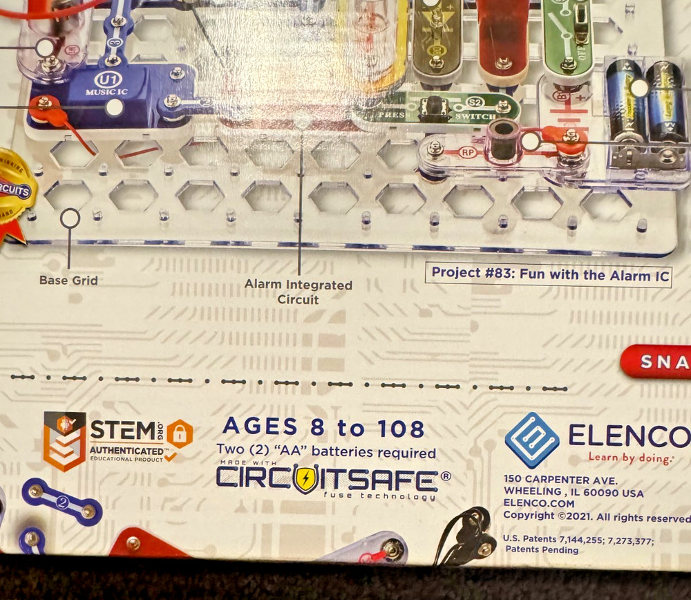 Snap Circuits Junior SC-100 Electronics Kit STEM Elenco Build 100 Projects Compl