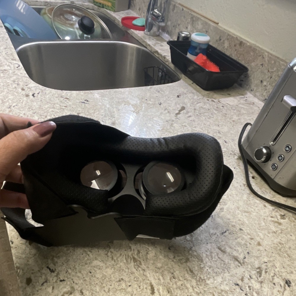 VR Virtual Reality Smartphone Headset Black White IPD Adjustment