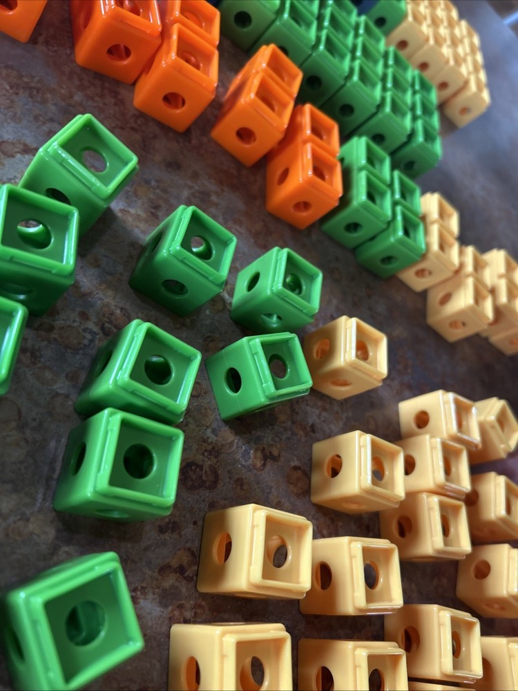 Vintage 2008 Snap Cubes 100 Pieces