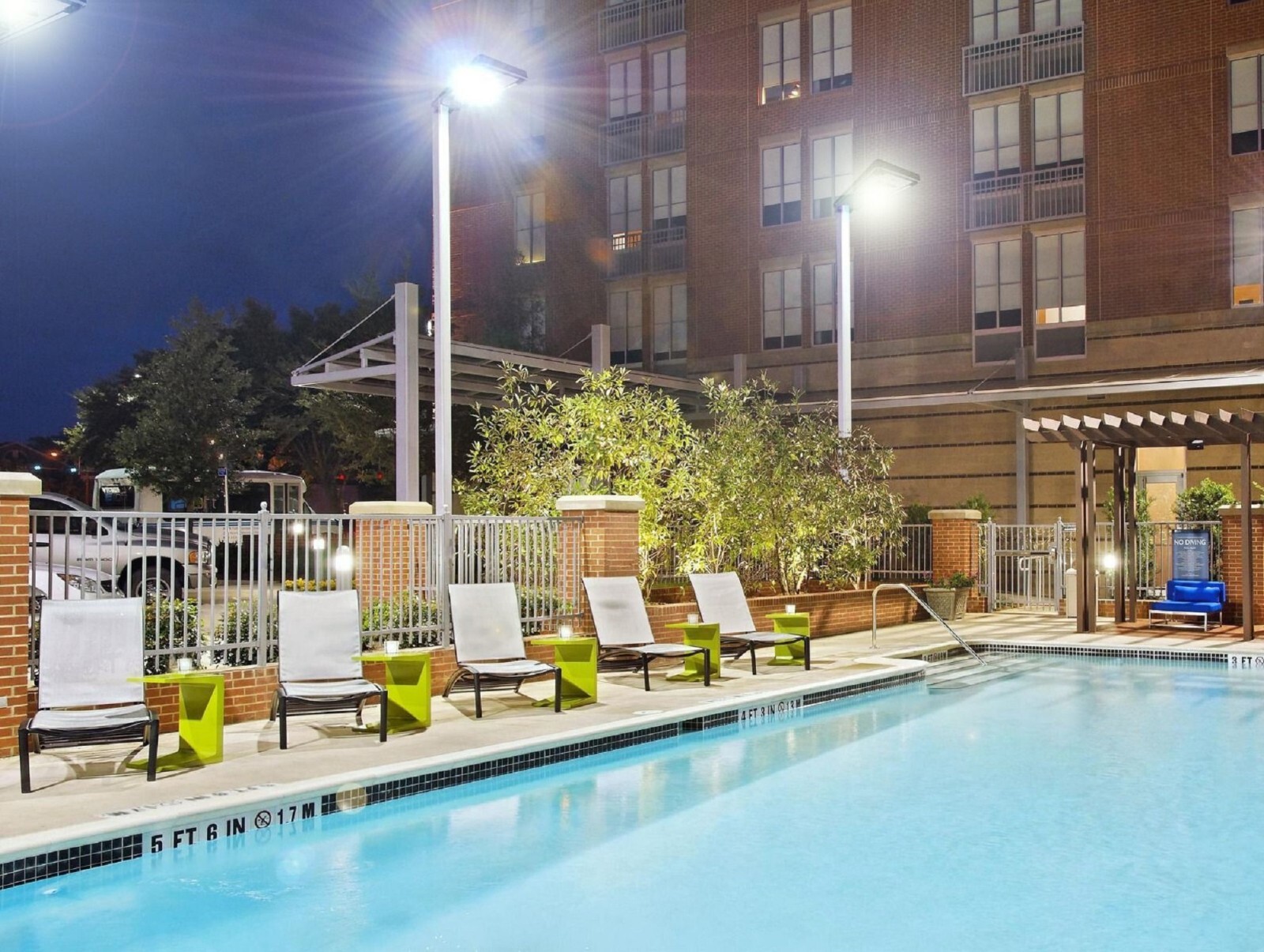 Solar Power AI-Smart 1600 Lumens Cree LED Area Parking Light