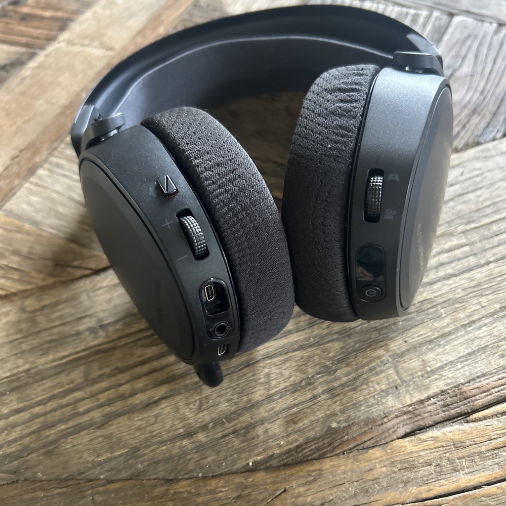 SteelSeries Arctis 7 Plus Wireless Over-Ear Gaming Headset - Black