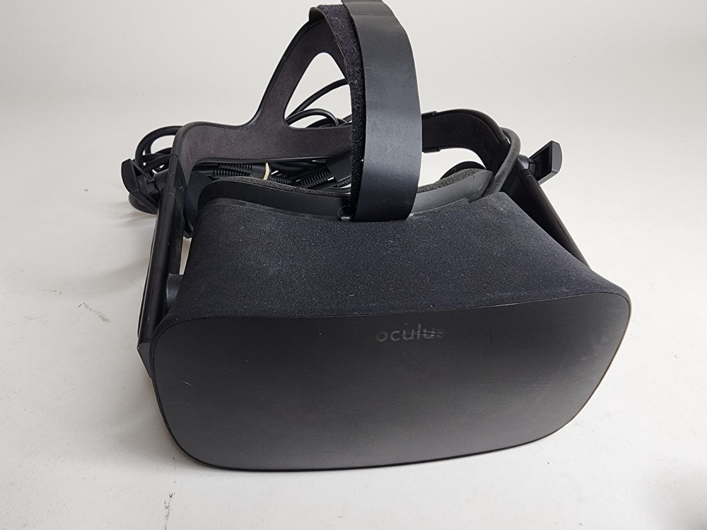 Oculus Rift CV1 Headset W/ 2 Controller & 2 Sensor