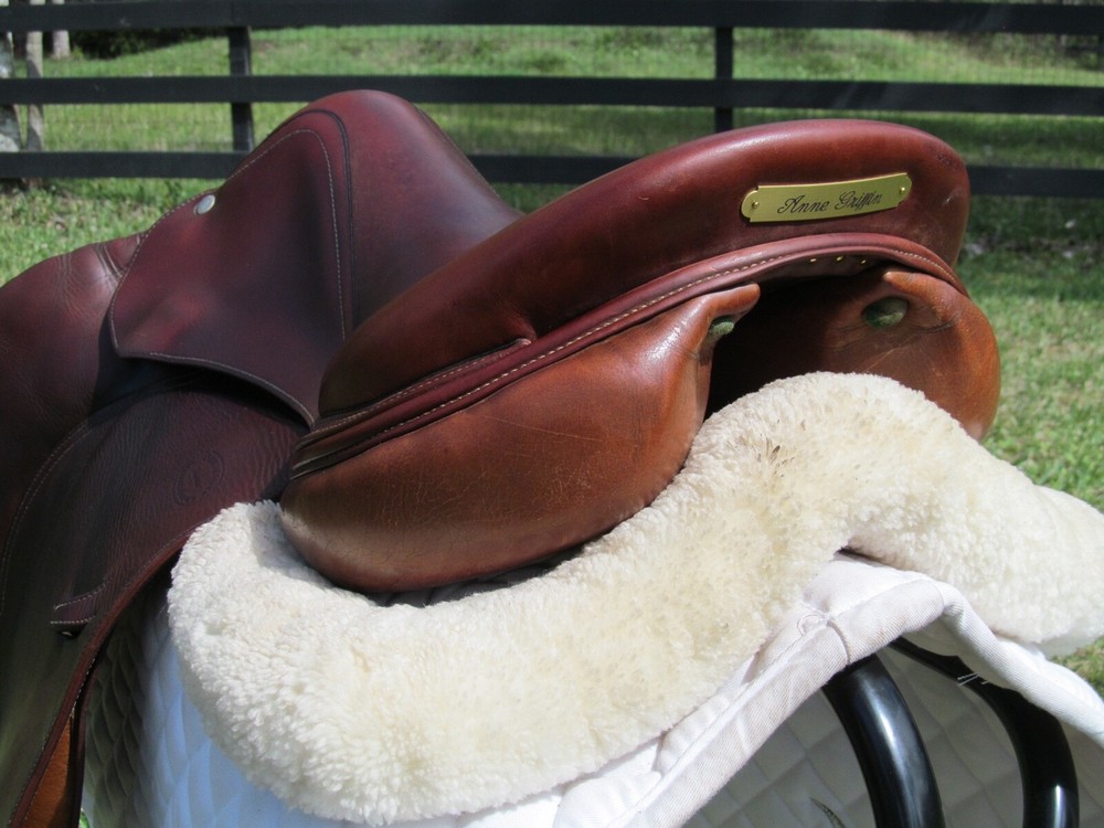 17.5" DEVOUCOUX OLDARA close contact jumping saddle # 3 flaps- MED/WIDE TREE