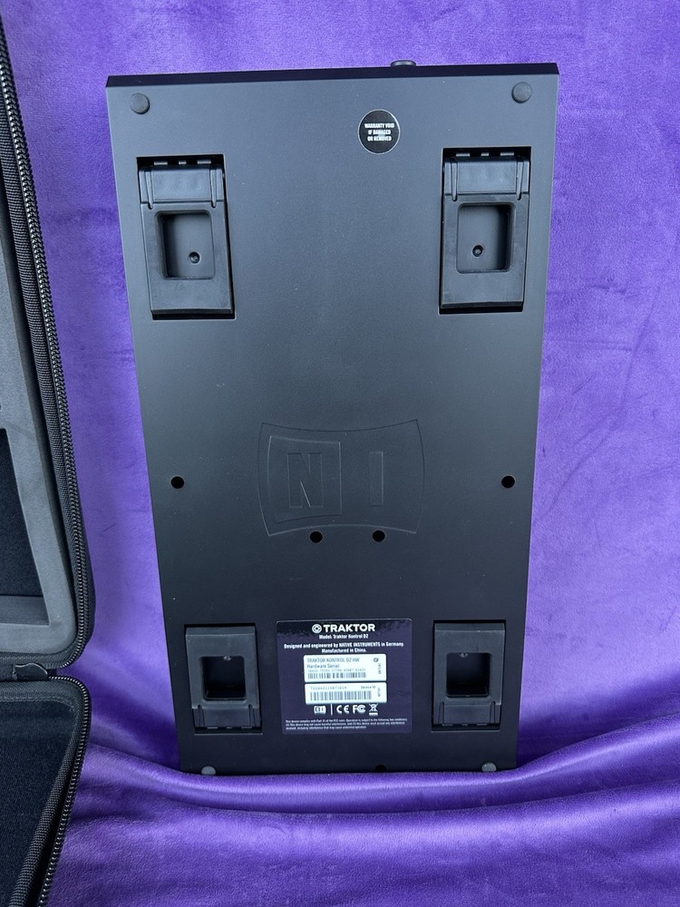 Native Instruments Traktor Kontrol D2 DJ Controller #2