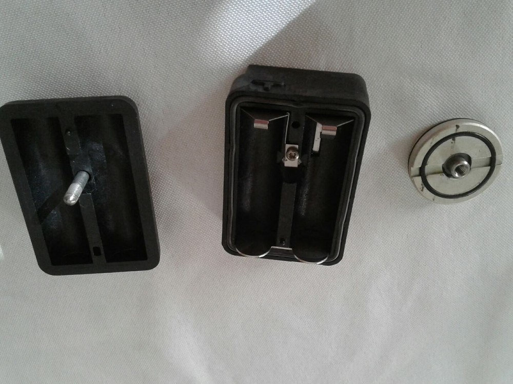 NightvisionBattery adapter holds2 pen light batteries